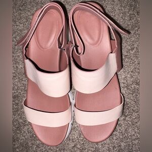 Great Condition Cole Haan Sandals size 10